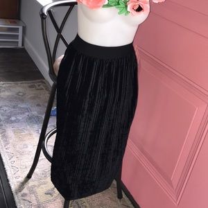Velvet pleated straight skirt